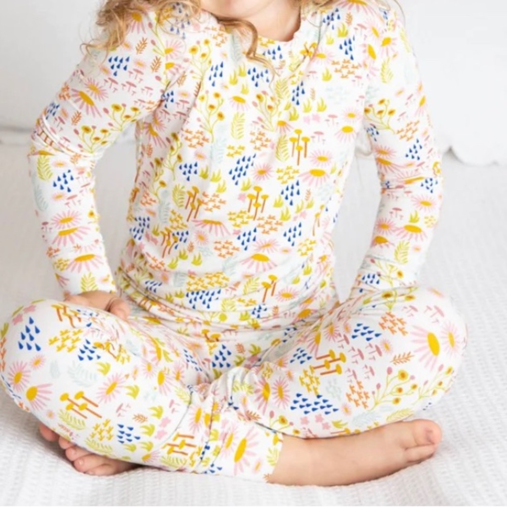 2-piece bamboo pajama set for little girl